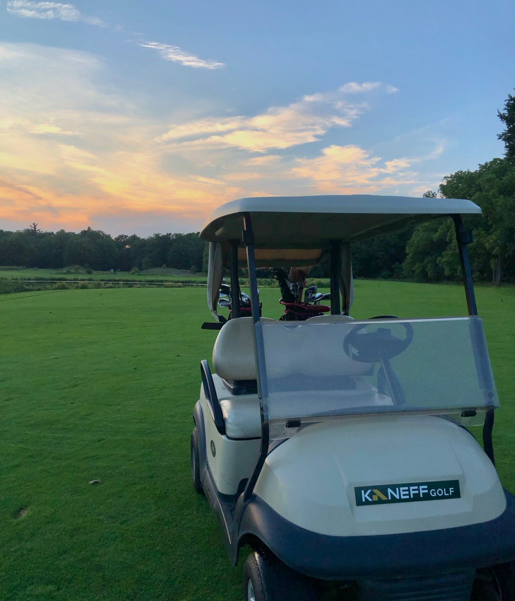 September twilight rounds are a must. 

Book a tee time for after 3PM for twilight rates! 

📸: @brooklynfleming