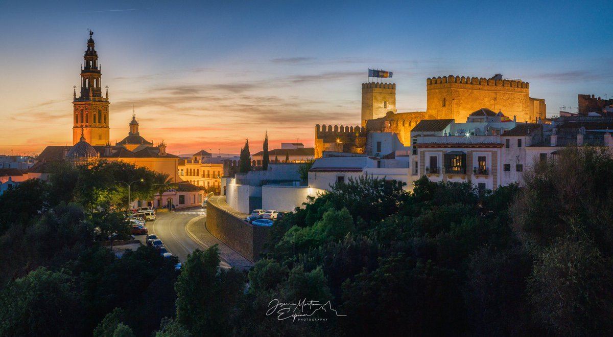 josemaitis's tweet photo. Blue hour in Carmona. https://t.co/X6FyyZ0Nll