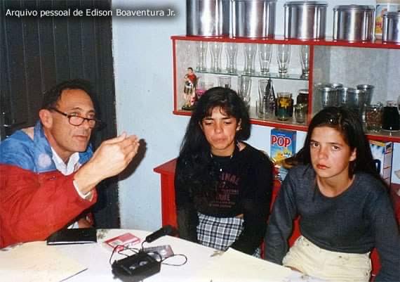 Dr. John Mack meeting with the Brazilian witnesses who came within 10’ of a live being shortly after their 1996 encounter. Two years earlier he was in Africa investigating the landing case at a school in Zimbabwe. The 90’s had a lot of amazing cases!