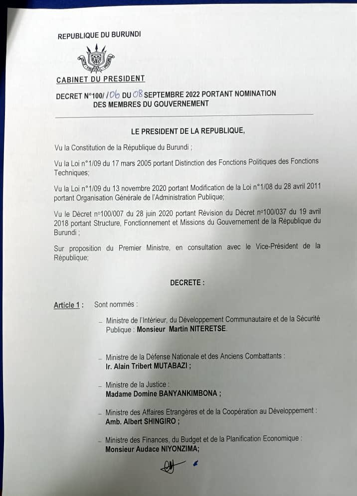 ClaudeNtak's tweet photo. @YBurundi  @JimbereMag @akezanet  Urwaruka( 35 ans kumanuka ) muri https://t.co/4LslKTRp9Q kumenga ntacizere Baduha? Ntidushoboye? https://t.co/3xygphxRMP