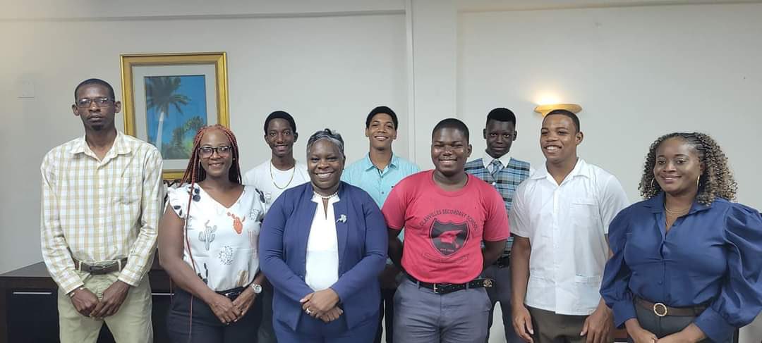 📍🇦🇬
IICA National Specialist with the Hon Minister of Agriculture Samantha Marshall at an event welcoming back the delegates from A&amp;B participants who participated in the IICA Barbados Youth Farm Program 2022