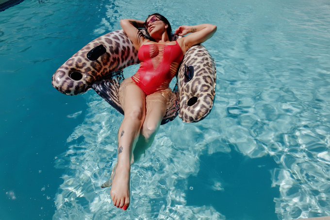 Baby it&rsquo;s hot outside 💦 https://t.co/VkSrC2vAAZ<a href="/tag/happyvalentinesday"class="tags"><span>#happyvalentinesday</span></a>