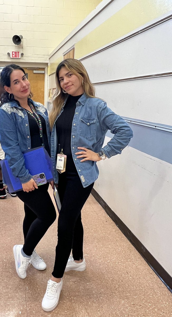 MissEuceda's tweet photo. Day 2!!  #Roadrunnerlevelup @WHOwenES https://t.co/SpXXhmE7lD