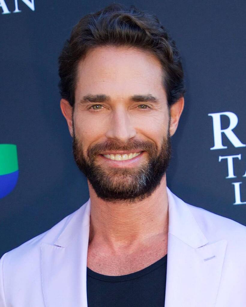 Sebastian Rulli tweet media