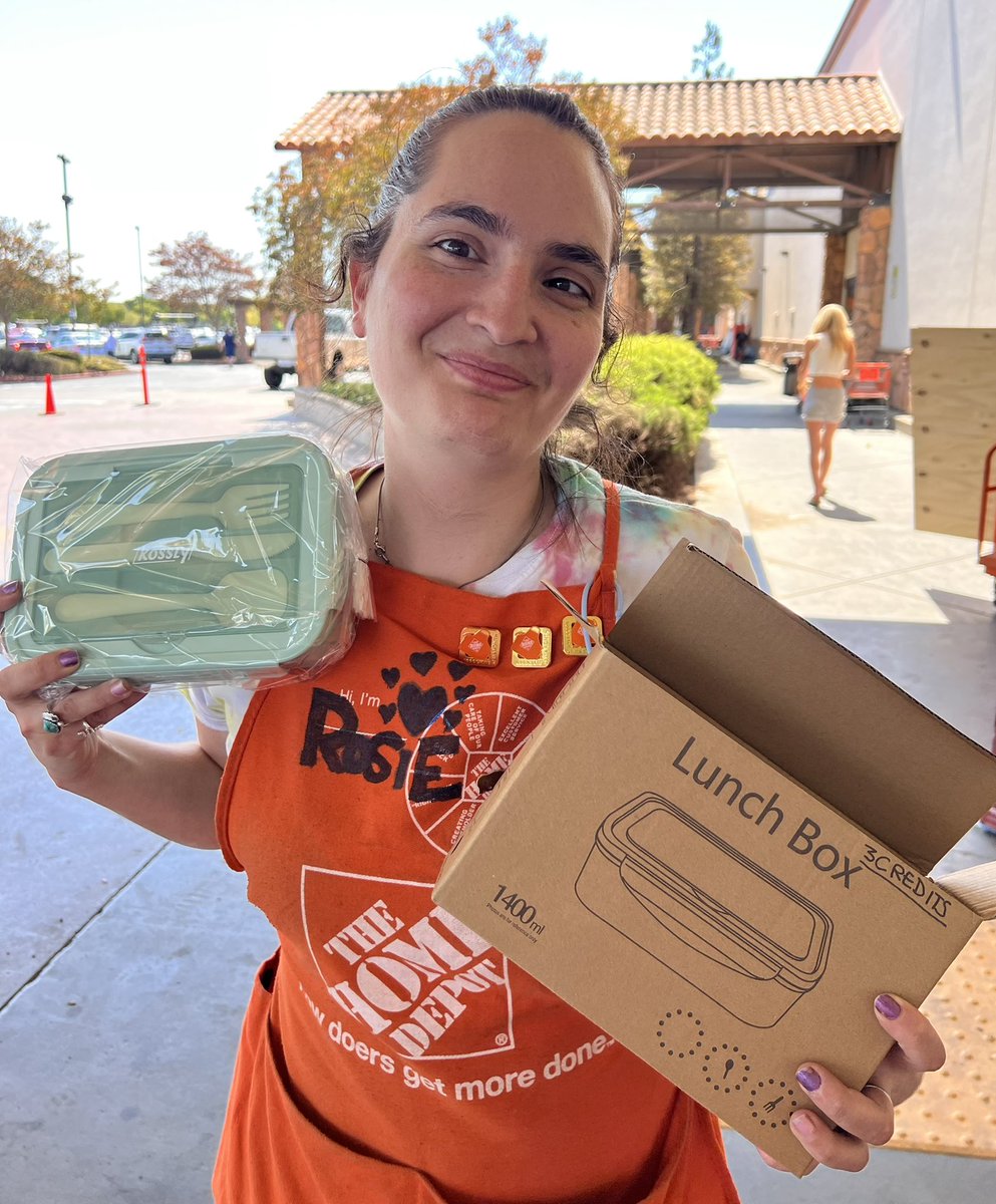 Yaymi16's tweet photo. Great day for credits &amp; sweets😋🍫✨Congrats Miss Rosie got the most credits today and won a prize 🤩🙌🏼 Here we have David and Michael enjoying a snack 🥳 Thankyou for all you do! 👯‍♂️ #PacNorth #6652Proud #TheValley #Napa #TheHomeDepot https://t.co/nWWbECHkyz