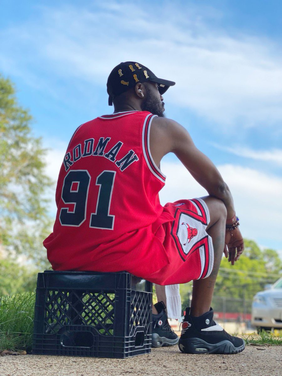 alabamatattoo27's tweet photo. DAY 8 I bring out 🐛Da Worm🐛‼️ my second favorite bulls player, one the greatest to ever do it, wit the Shake Ndestrukts‼️#stuntmanapproved #kotd #tbt #nikeshakendestrukt #daworm #30daysofkickschallenge #snkrsliveheatingup #snkrskickcheck @dennisrodman @Nike https://t.co/GOExIdd8cg