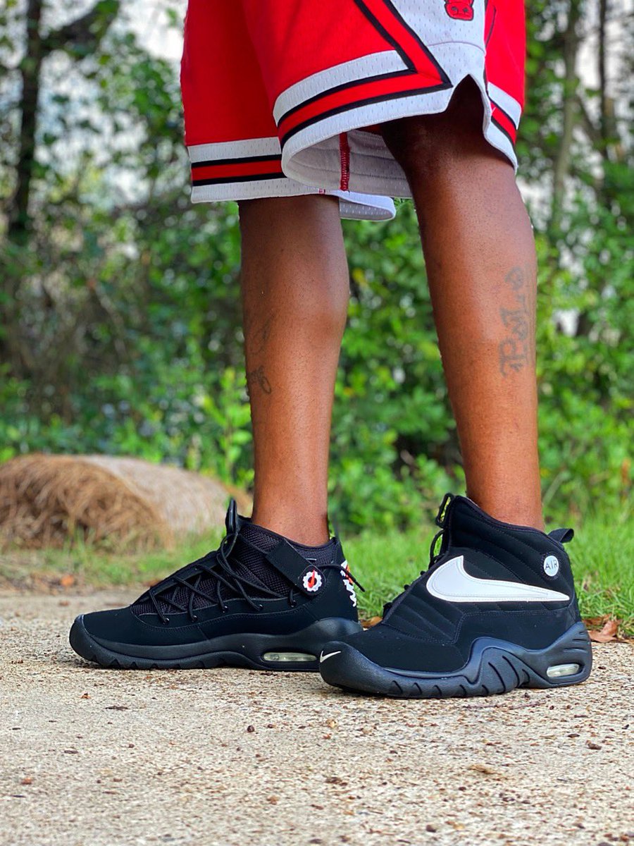 alabamatattoo27's tweet photo. DAY 8 I bring out 🐛Da Worm🐛‼️ my second favorite bulls player, one the greatest to ever do it, wit the Shake Ndestrukts‼️#stuntmanapproved #kotd #tbt #nikeshakendestrukt #daworm #30daysofkickschallenge #snkrsliveheatingup #snkrskickcheck @dennisrodman @Nike https://t.co/GOExIdd8cg