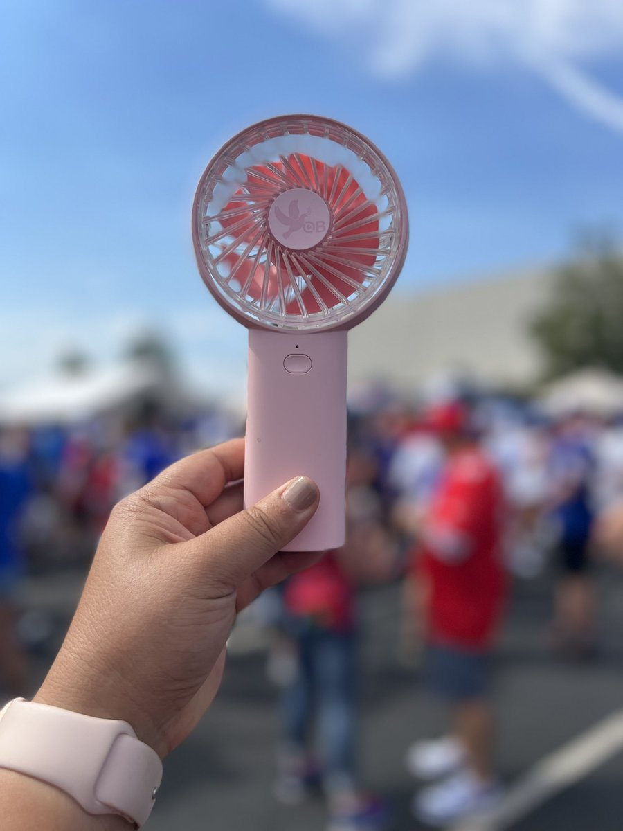 HFormerLYonTV's tweet image. Let’s hear it for today’s MVP: producer @ShellHale19 who shipped me off to LA with F(r)an. She’s a trusty ol’ gal! Stay cool #BillsMafia @WGRZ