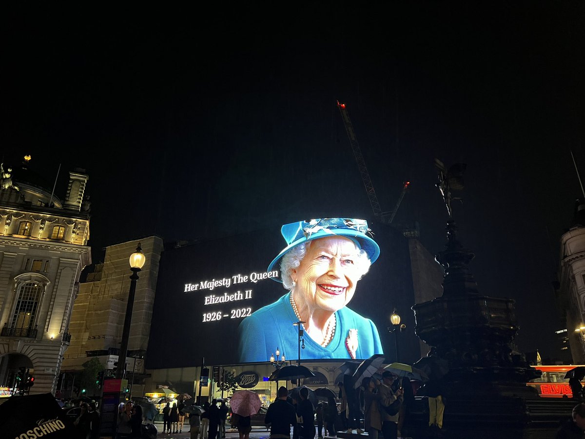 🎶 God Save The Queen 🎶 music i shall never hear again in my lifetime, Goodnight my queen #QueenElizabeth #RoyalFamily