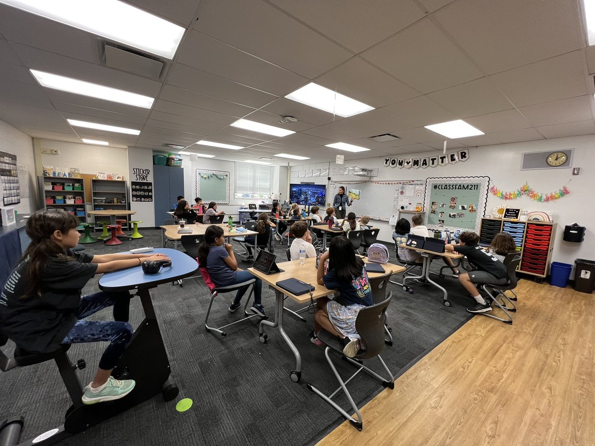 We had a very special visitor today - Mrs. Heinrich! Through the read aloud, we were reminded to persevere through life’s bumpy and windy roads. #Inspire96 <a href="/sclegg33/">Sherley Clegg 🎤</a>