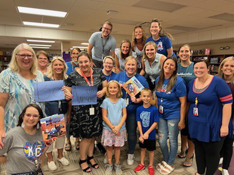 Our #RRcommUNITY supporting the McBee’s by wearing our blue and our #belikejohn swag. 💙💙🚀🚀💙💙<a href="/ForestViewFoxes/">Forest View Foxes</a> <a href="/olatheschools/">Olathe Public Schools</a> #opsfortheirfuture #opsmomentsthatmatter