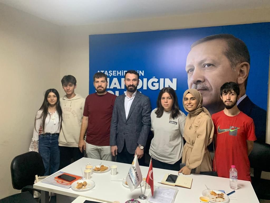 AtasehirAkGenc's tweet photo. İlçe Gençlik Kolları Başkanımız @ofarukcelikTR Mimar Sinan Mahallemizi ziyaret edip , mahalle yönetim kurulu toplantısına katıldı. https://t.co/azfv1K5dUZ