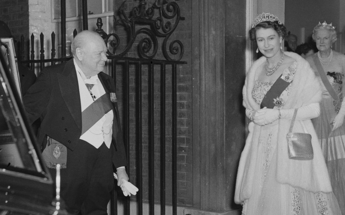 MartinKnight_'s tweet photo. “Never has anyone meant so much, to so many, for so long.” #QueenElizabeth https://t.co/eve6TFIW1g