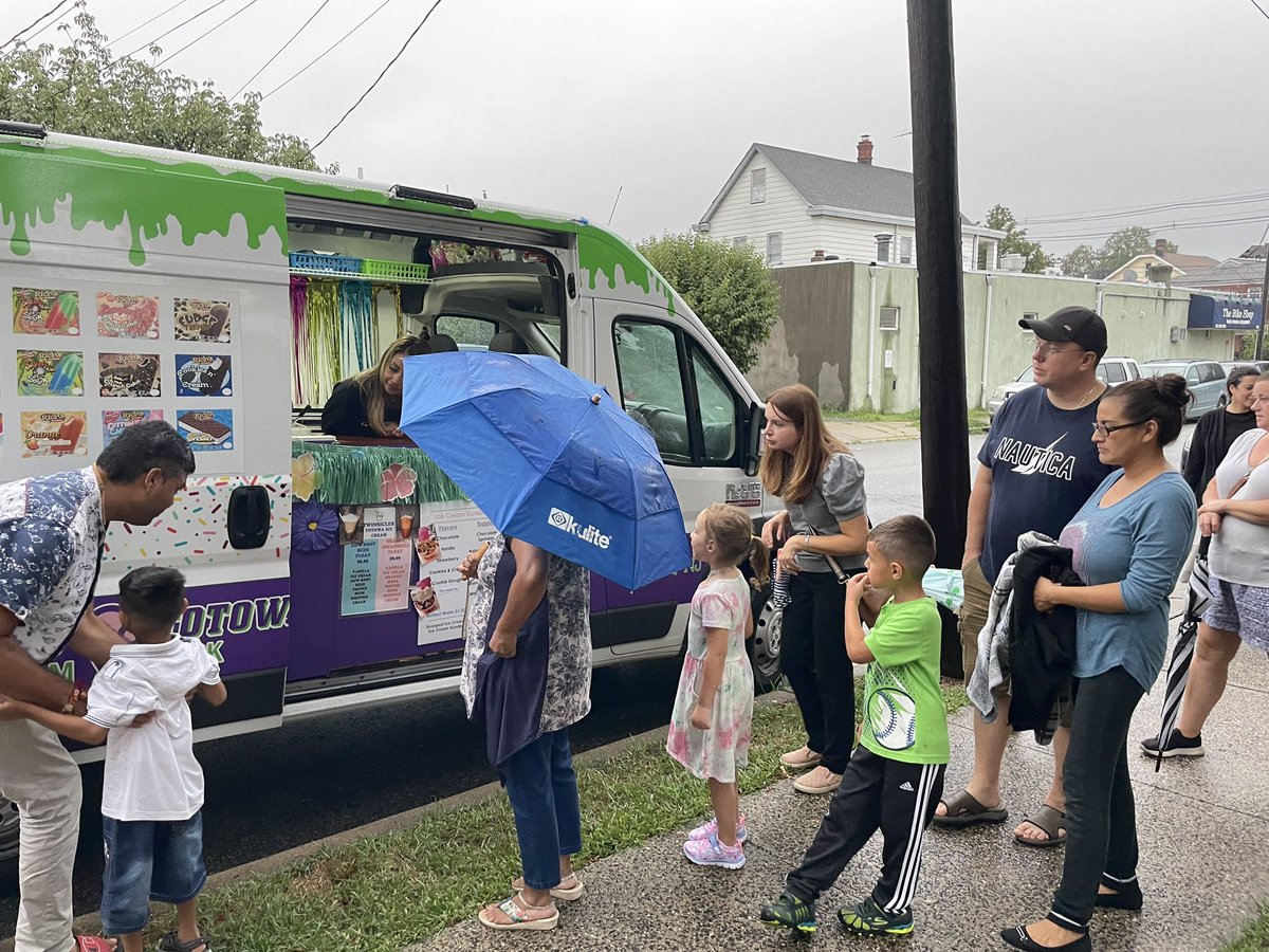 Our kindergarten meet and greet was SO MUCH FUN! Our littlest Jr. Mustangs are galloping with PRIDE! <a href="/CliftonSupt/">Danny A. Robertozzi, Ed.D.</a> #oneclifton #bestPTA