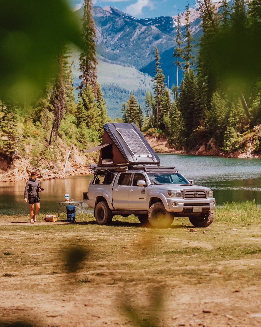 Renogy's tweet photo. Discover a whole new world where you can see nature up close, experience freedom and have fun with the ones you love. ⛰️
.
.
#Renogy #RenogyFreedom #PowerbyRenogy #truck #campinglifestyle #nature #glamping #offgrid #offroad #4x4 #tacoma #toyota #flexiblesolar #solarpanel https://t.co/q5VLI8S9eq