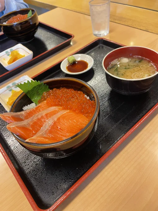 函館の朝市に行ってきたんだけど、ほんのりAdoの逆光流れてたwウタの曲で一番好きだけど流石に雰囲気w 