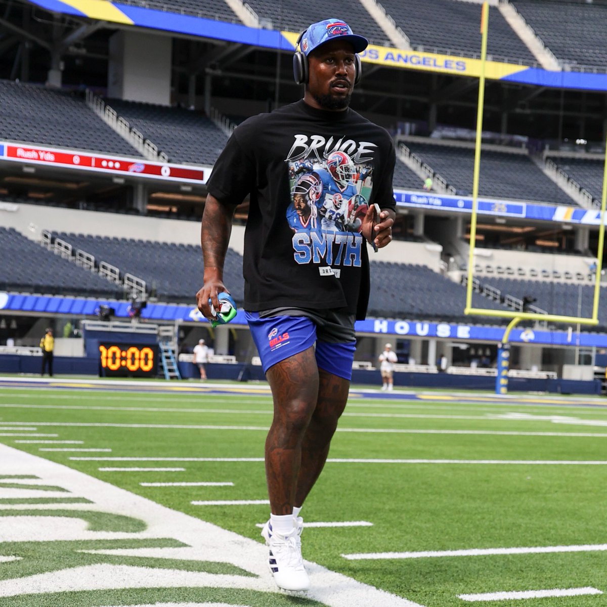 NFL's tweet photo. .@VonMiller repping the legendary Bruce Smith in his first game with the @BuffaloBills. 🔥 #BillsMafia 

📺: #BUFvsLAR -- 8:20pm ET on NBC
📱: Stream on NFL+ https://t.co/LlxLdqcrlv https://t.co/VGUdaqCEeG