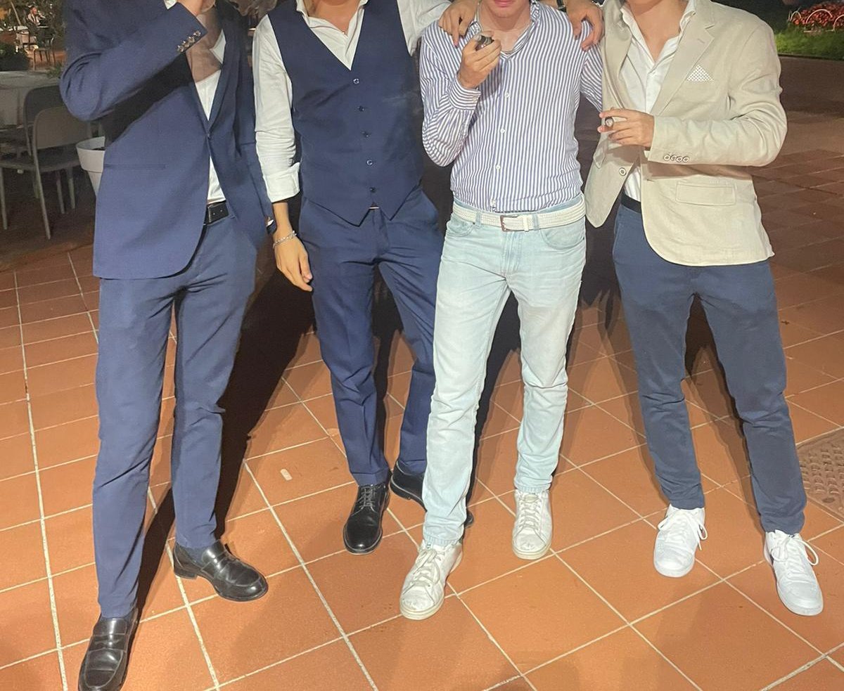 Gli Alpha se la spassano, bullizzano, si divertono, conoscono ragazze, vivono la bella vita e sono felici. 
E tu cosa fai? Ti seghi pensando a tutto ciò, sapendo che mai nella vita potrai ottenerlo, perché sei inferiore naturalmente.