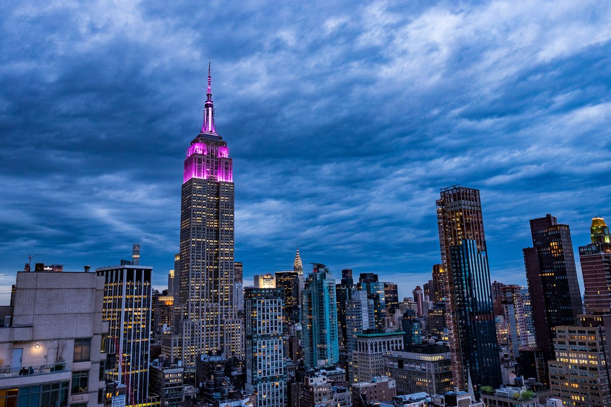 desusnice's tweet photo. empire state building paying tribute to DS2 tonight https://t.co/TmNvdBIy2f