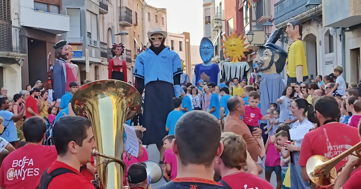 I Trobada de gegants Manotes i apadrinament del Mico dlvr.it/SY0vvw