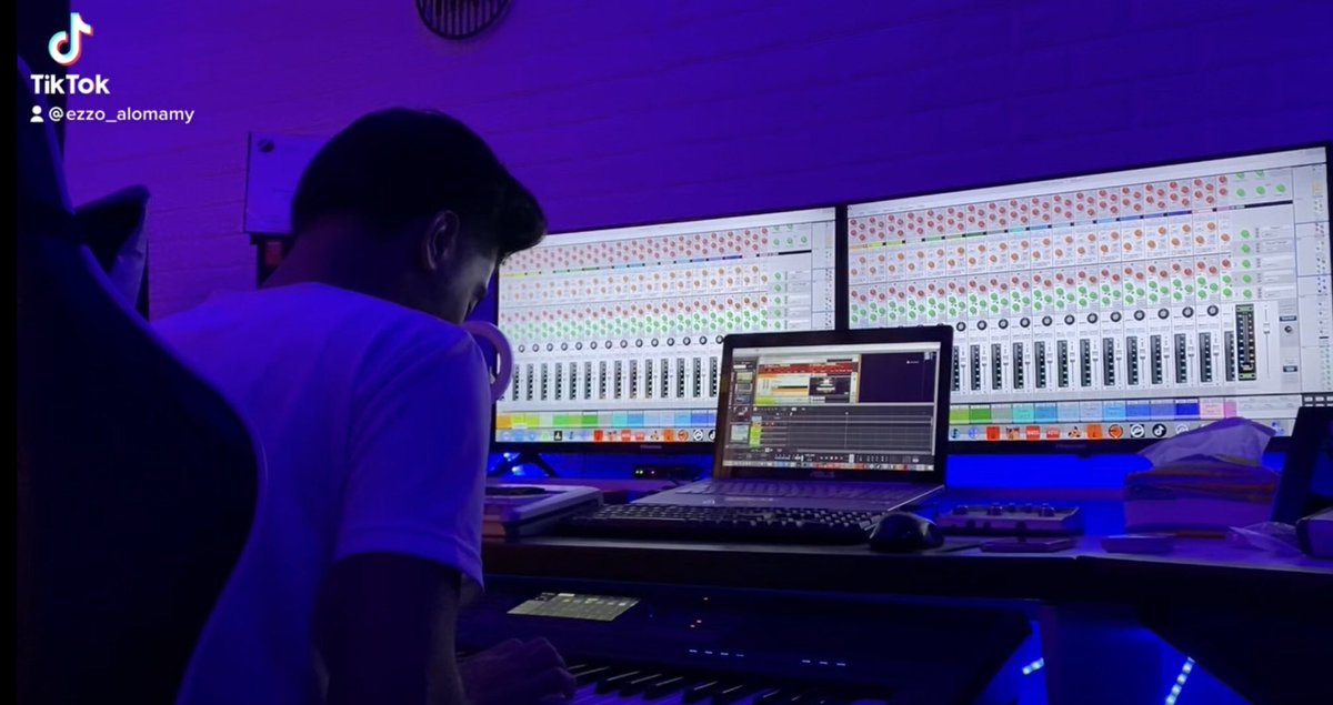 🎹👇🏻

vm.tiktok.com/ZMNKnmXgd/