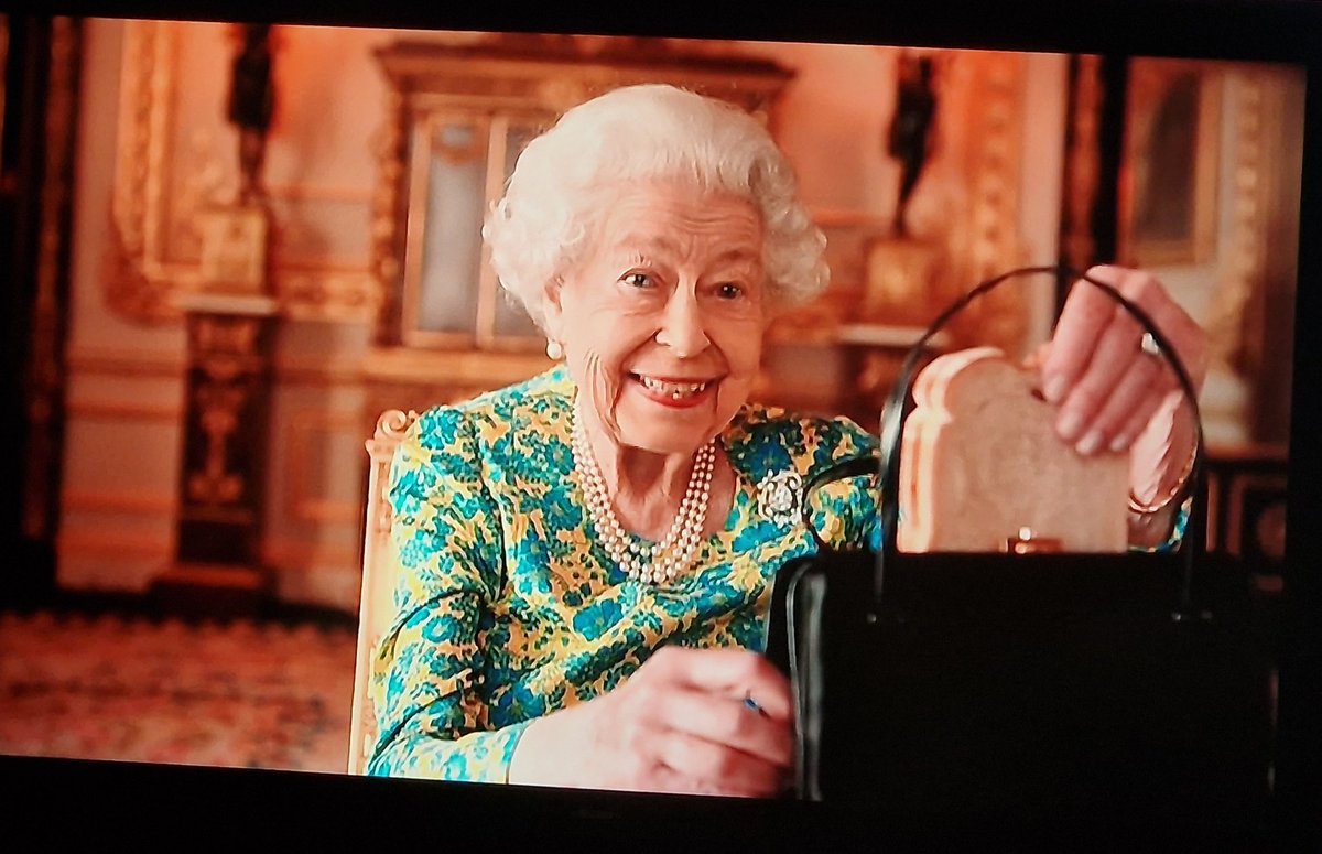 #RIPQueenElizabethII