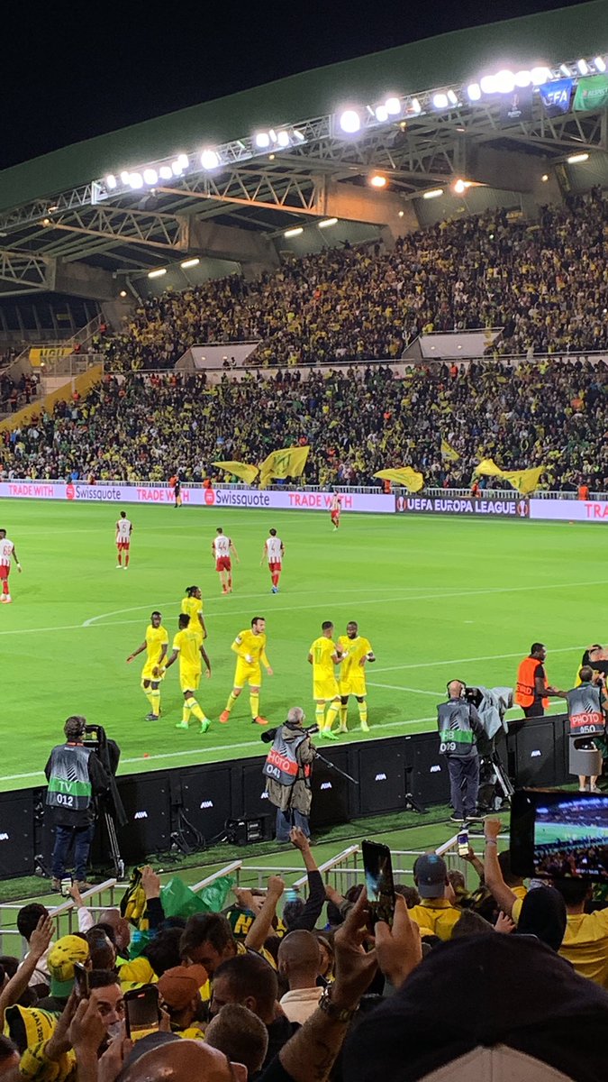 xemneca's tweet photo. Comment ne pas être subjugué par cette victoire, cette équipe, ce stade et cette ambiance au cœur de La Tribune Loire !! 🔰😍 https://t.co/P0dZuQzgyZ