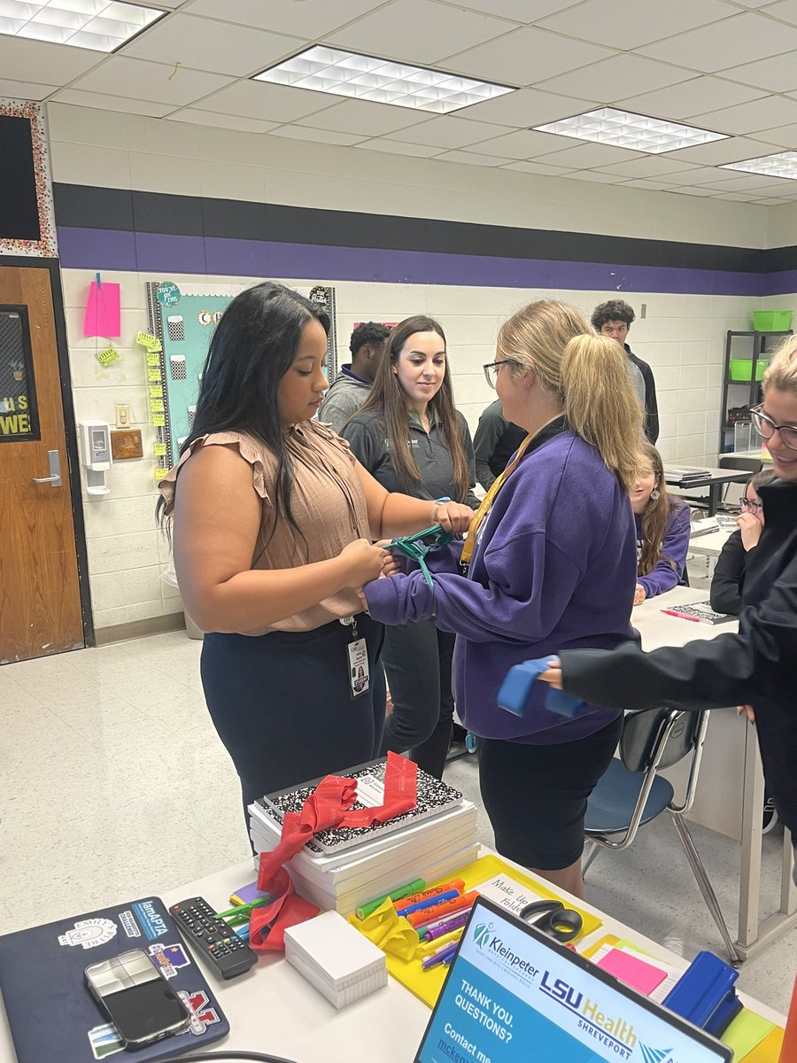 Coach_Comeaux's tweet photo. Huge SHOUTOUT to our guest speakers, a PT and her student, that came in to speak my kinesiology kiddos and showed them just a few pieces of equipment they use daily! @msa_w #becausewerewest #inspiretomorrow #thisishowwedoit https://t.co/umMyObYHu0
