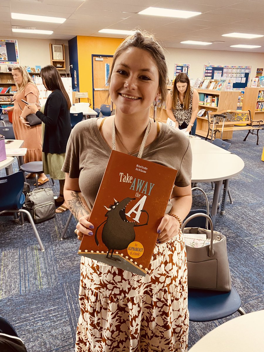MsRuizCNE's tweet photo. After school training with the team using the Elkonin boxes. Thank you @SandraReadSPC 🤩 #TRA_Northside https://t.co/wQfnyivVM5