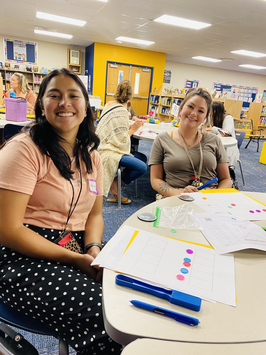 MsRuizCNE's tweet photo. After school training with the team using the Elkonin boxes. Thank you @SandraReadSPC 🤩 #TRA_Northside https://t.co/wQfnyivVM5