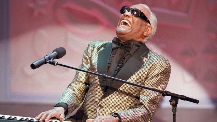 O príncipe finalmente conseguiu virar o RAY CHARLES !!!