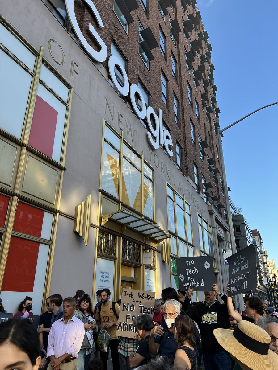 haydenfield's tweet photo. BREAKING: Amazon and Google workers protest Project Nimbus and other projects outside Google's NYC HQ, calling for "no tech for apartheid." https://t.co/UVwIZmzdO3