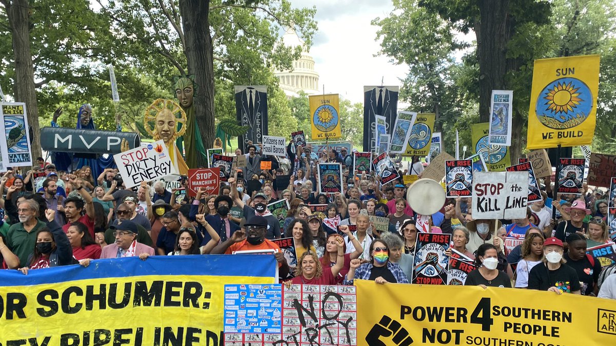 jamieclimate's tweet photo. Look at this crew! This is the family that is going to stop the Mountain Valley Pipeline, Manchin’s dirty deal, and all the fossil fuel projects that threaten our climate and communities. LET’S GO! https://t.co/y8VagDJbXx