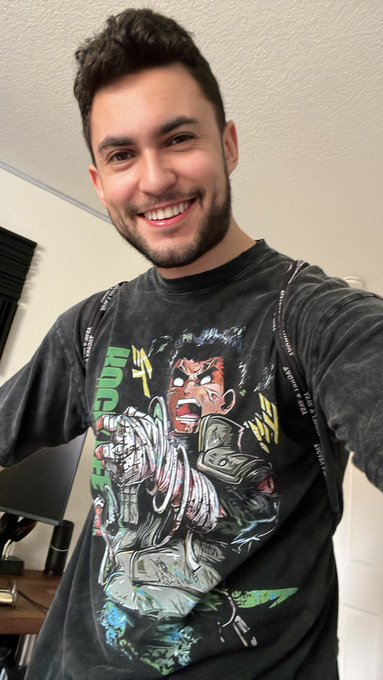 In Fucking love with this rock Lee shirt 😍🥰 https://t.co/qtQ7bJaENu