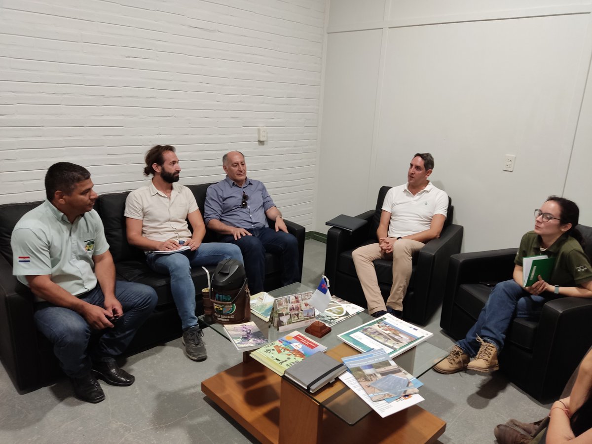 PachecoCapella's tweet photo. Tuvimos una fructífera jornada de reuniones con las autoridades locales de Mariscal Estigarribia y Boquerón, departamento de Boquerón, Paraguay.
Existe un interés mutuo en generar sinergias y planificar acciones de adaptación al cambio climático. https://t.co/u0bQyep1oj