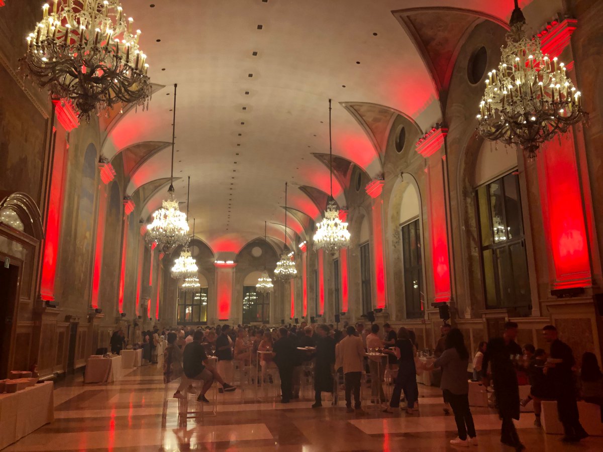 The view on #PiazzaNettuno is simply stunning! 
<a href="/CiMETCentre/">CiMET</a> - #IIPPE social dinner hosted at Palazzo Re Enzo, #Bologna.