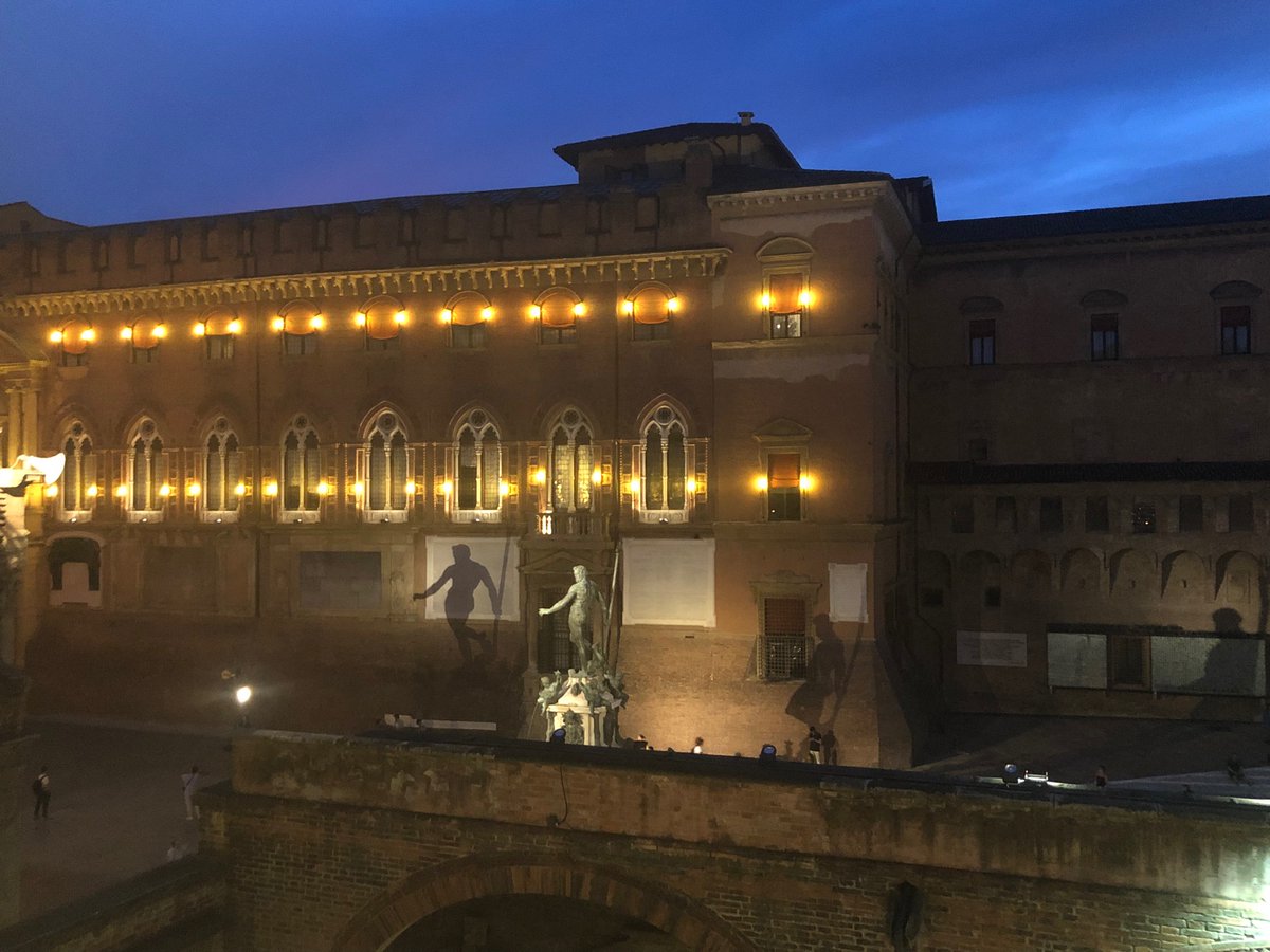 Elena_Prodi's tweet photo. The view on #PiazzaNettuno is simply stunning! 
@CiMETCentre - #IIPPE social dinner hosted at Palazzo Re Enzo, #Bologna. https://t.co/vOcnXEsj7I