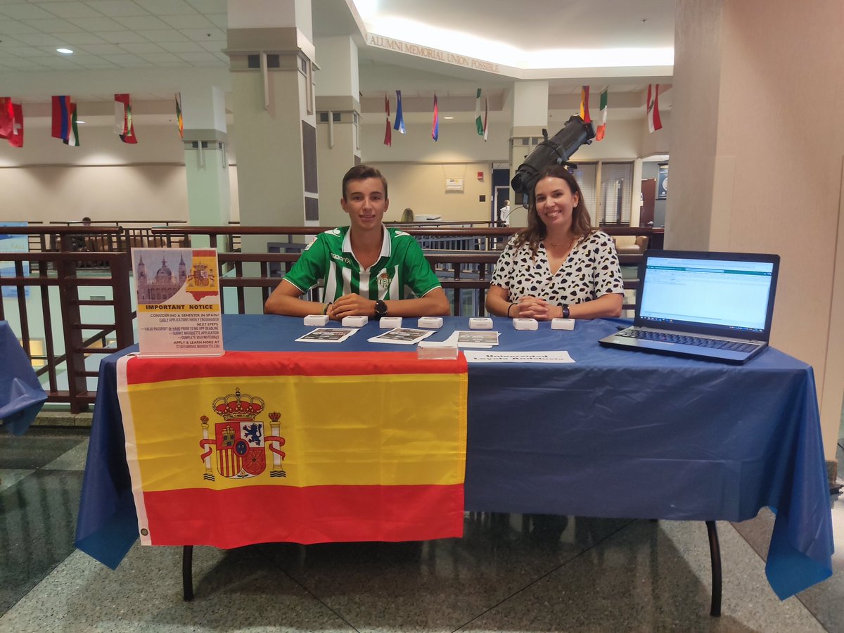 LoyolaSRI's tweet photo. Ayer fue la Study Abroad Fair de @MarquetteGlobal @MarquetteU y nuestra compañera Ana Navarro @Anarfff estuvo representado @LoyolaAnd junto a Manuel Enrile y Sarah Eshoo, estudiantes embajadores que hicieron un gran trabajo respondiendo preguntas y animando a los indecisos 🌏🌎🌍 https://t.co/SudCA5Kqo8