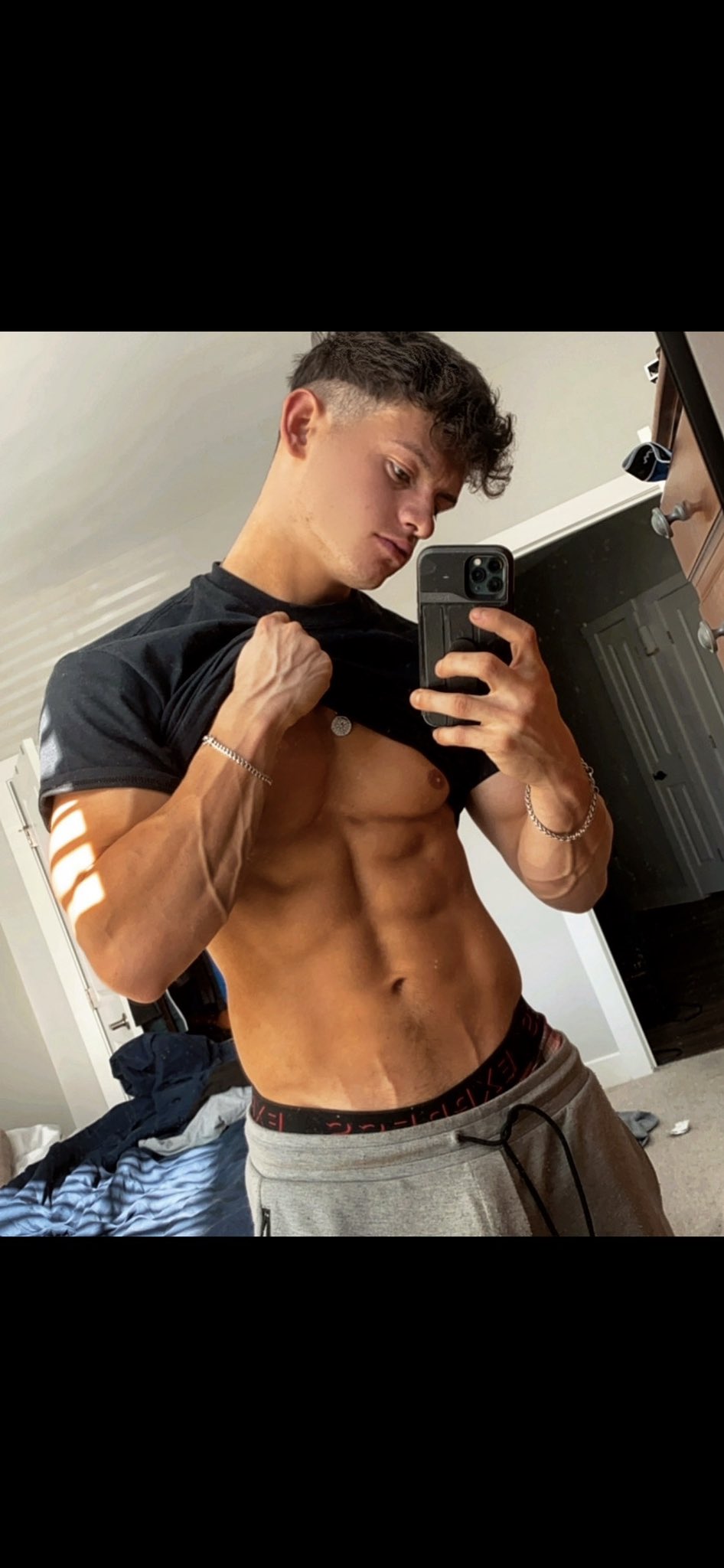 Mattycaron on Twitter: "Shirt lift https://t.co/L4mnNYBsh7" / Twitter