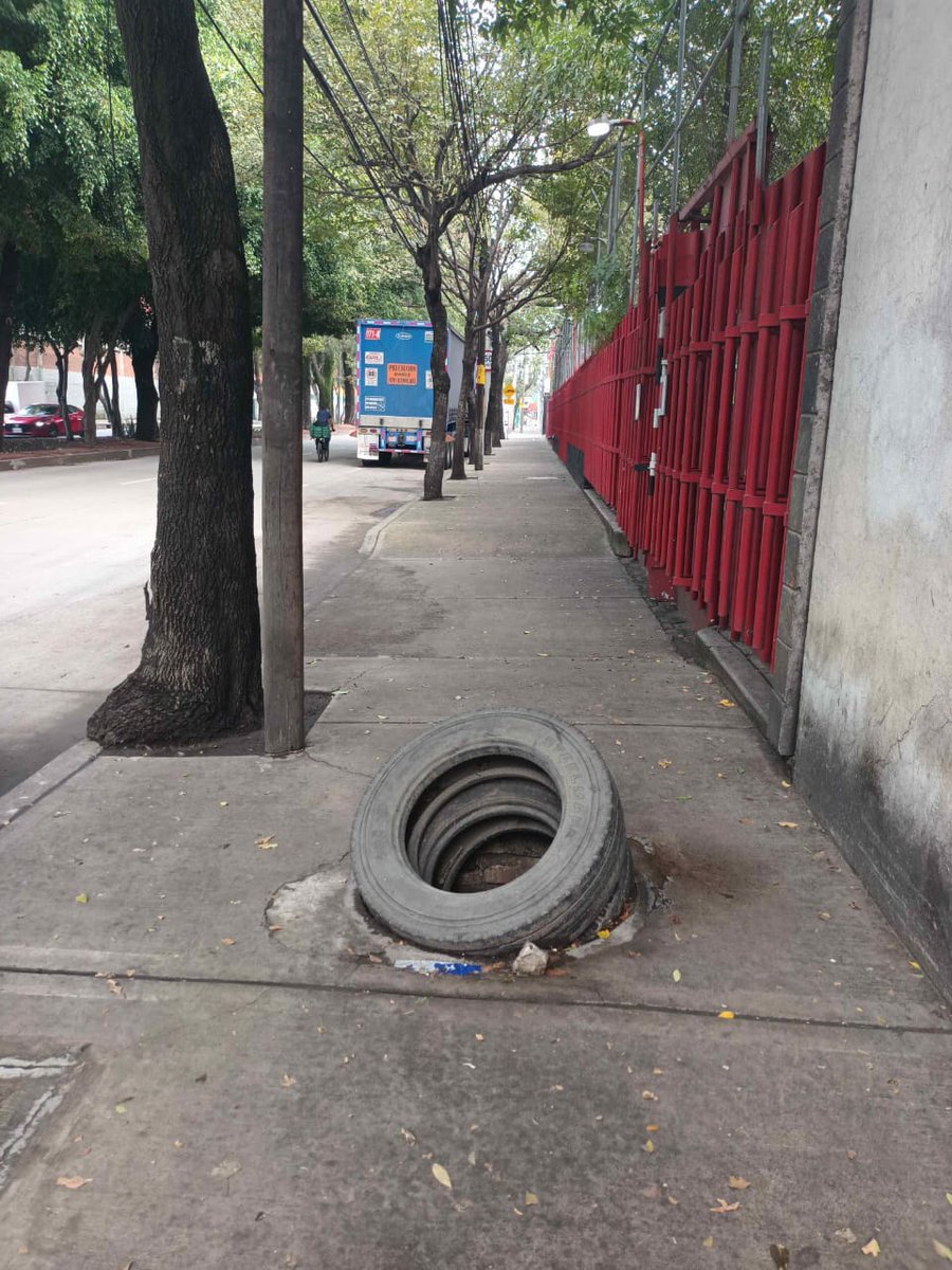 94javis's tweet photo. @CFE_Contigo TAPA DE CFE FALTANTE EN BANQUETA AV CEYLAN ENTRE BOULEVARD FERROCARRILES Y CERRADA DE CEYLAN COL INDUSTRIAL VALLEJO ALCALDÍA AZCAPOTZALCO SENTIDO SUR NORTE. https://t.co/4XpaQeTEF9