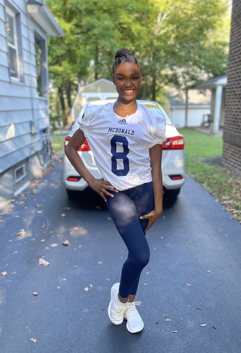 Super__Kita's tweet photo. Life is good. I make sure of that. ✨🤞🏽#SpiritWeek 🏈 #BeatRidge #McDonaldBlueDevils 💙🤍💛 https://t.co/09Jov5kESO