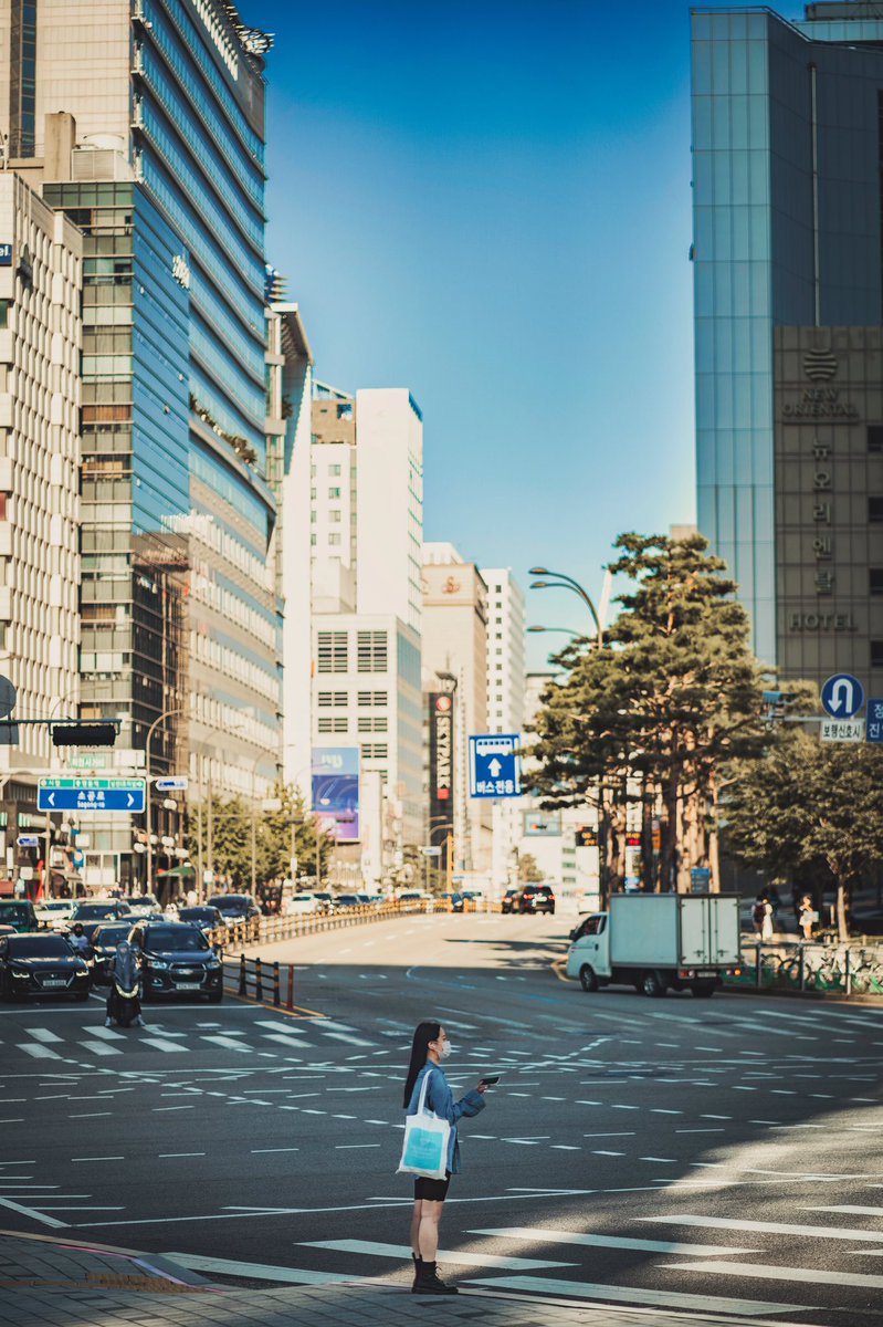 GRAVITASPHOTOS's tweet photo. #Seoul #SeoulVibe #StreetPhotography https://t.co/RvOP4J1Uck