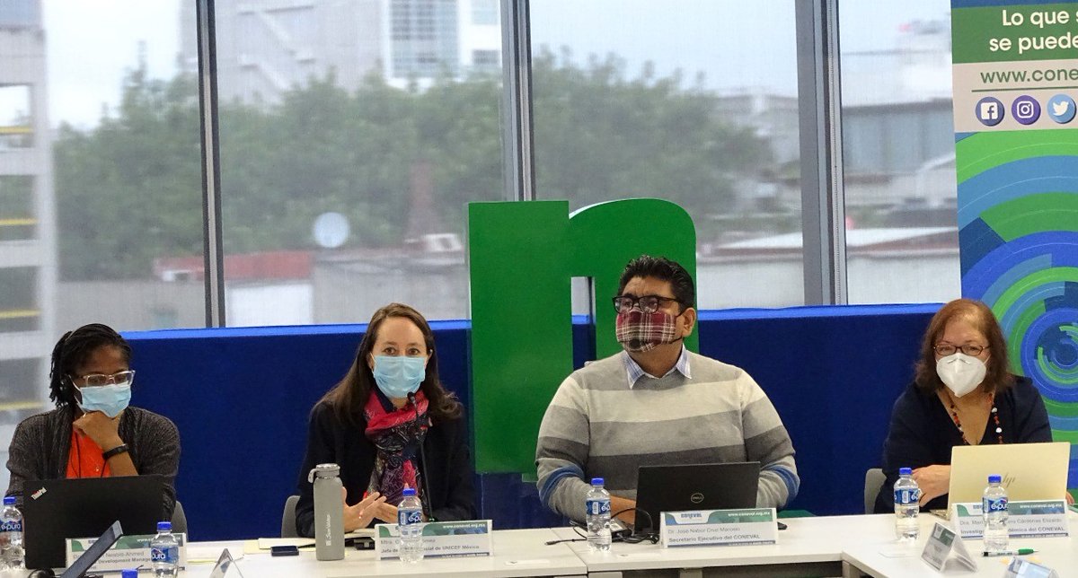coneval's tweet photo. El #CONEVAL y @UNICEFMexico realizaron una mesa de expertos para dialogar 🗨️sobre el sistema de protección social 🏥en 🇲🇽, en la que participaron especialistas de @UNICEFInnocenti.

#CulturaDeLaEvaluación
#EvaluarSirve
#LoQueSeMideSePuedeMejorar https://t.co/b8qip9Iu6k