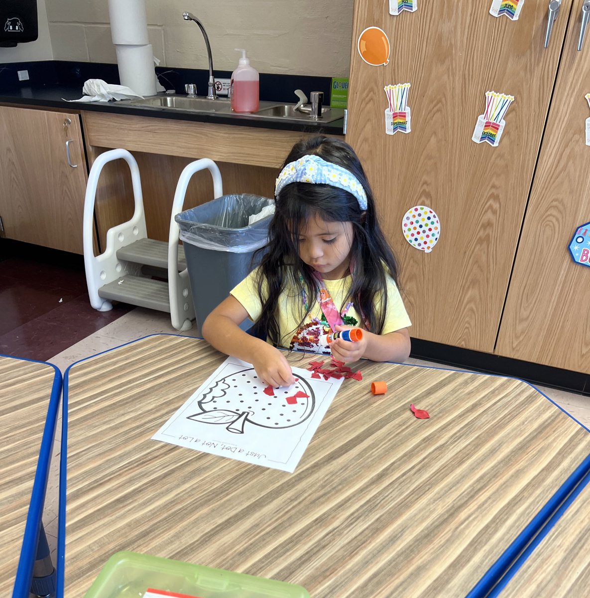 PFainUPK's tweet photo. PreK jumped right into thing in UPK-B! Learning how to use a glue stick and using their fine motor skills as they tear paper. Go Slow to Go Fast ! #prekfun #beginningofschool #prekteacher #backtoschool https://t.co/0lK5B5ru1E