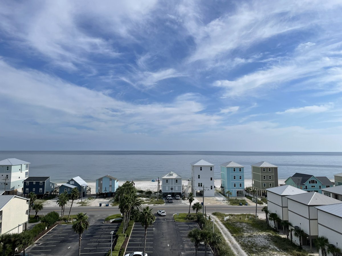 mitchellwal's tweet image. Beach and clouds #251