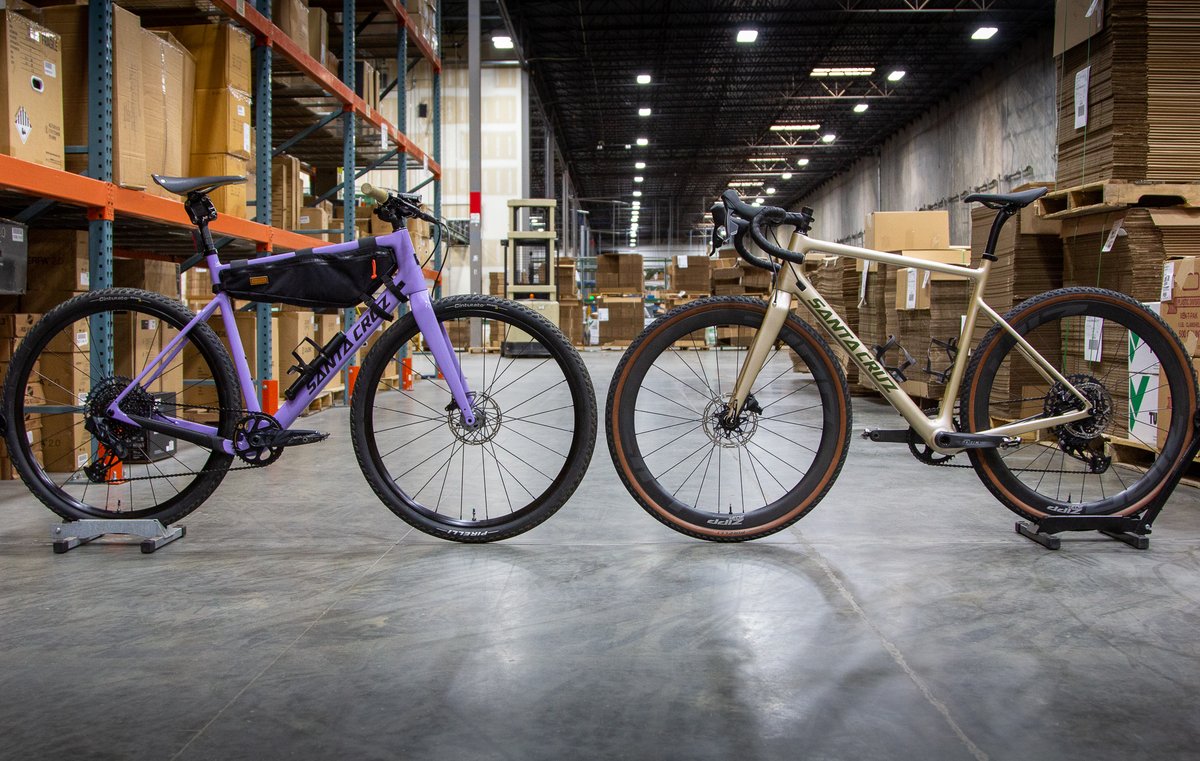CompCyclist's tweet image. There are more than two ways to build a @santacruzbikes Stigmata, but here&apos;s how two of our mechanics chose to build theirs. Which bike would you pick?

#bikeoftheweek #santacruzstigmata #santacruz #stigmata #gravelbike #gravelbiking #adventurebike #competitivecyclist