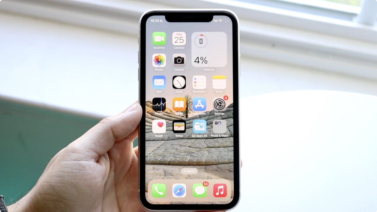 The iPhone 11 still looks beautiful too 😊