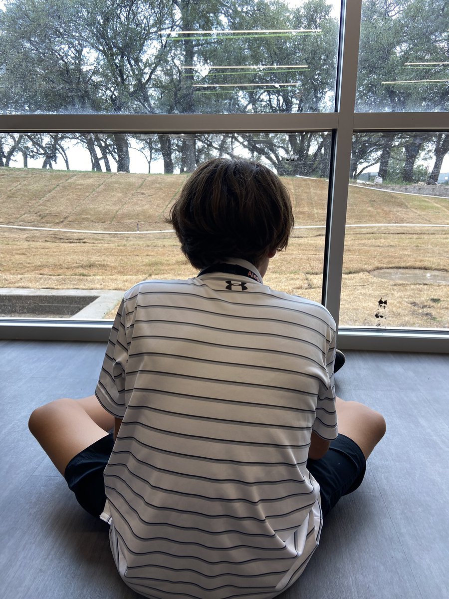 When you go inside but they just can’t stop… #growinggreatness #bethedifference <a href="/aledo_ms/">Aledo Middle School</a>