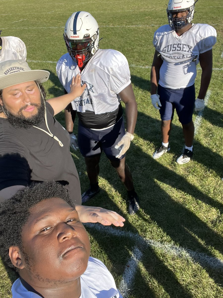 CoachWolmart's tweet photo. This what happens when you ask a player to hold your phone while you demonstrate a drill. 🙄 @Sussexfootball5 https://t.co/TShCG9D8CC