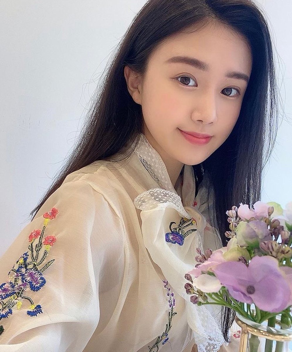 Ariamelia07's tweet photo. How cute is this 💐💕 https://t.co/wfCvlkFi35